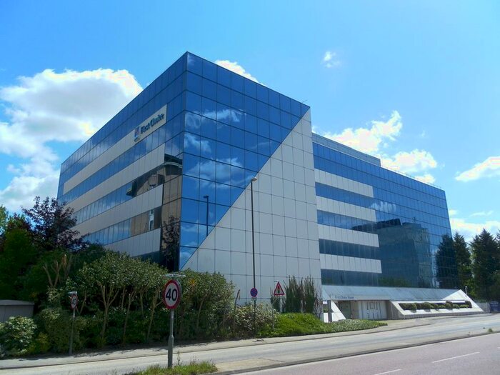 2 Bedroom Flat To Rent In London Road, Lowfield Heath, RH10