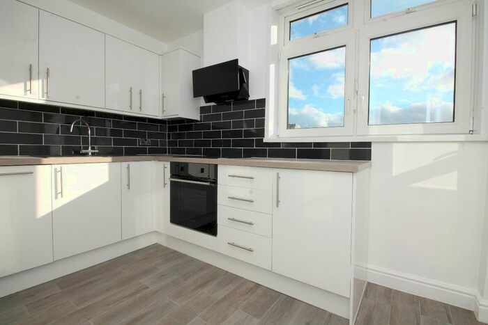 2 Bedroom Flat To Rent In Dorrington Point, Bromley High Street, London, E3