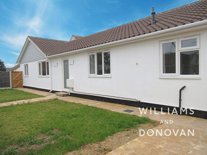 2 Bedroom Semi-Detached Bungalow To Rent In Princess Gardens, Rochford, SS4