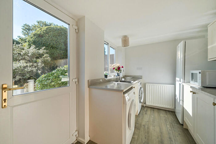 3 Bedroom Link Detached House For Sale In Wises Firs, Sulhamstead, Reading, RG7