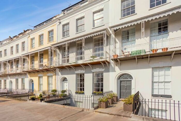 2 Bedroom Flat To Rent In Royal York Crescent, Clifton, Bristol, BS8