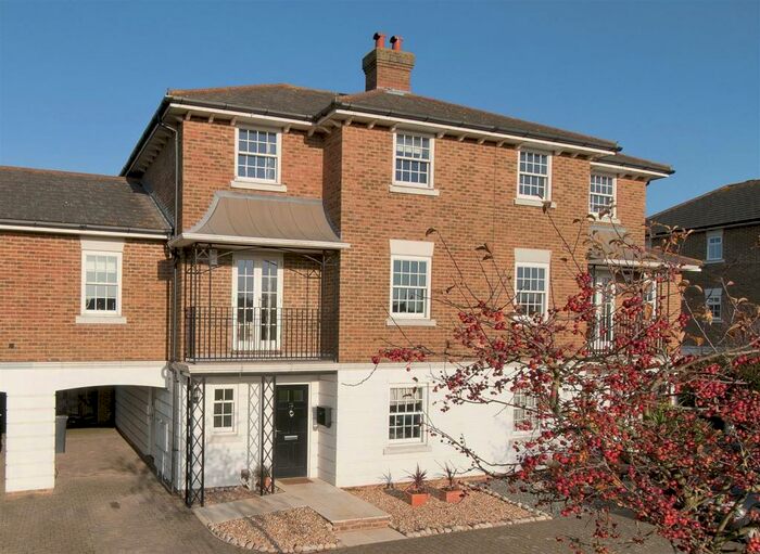 4 Bedroom Town House To Rent In Maypole Drive, Kings Hill, ME19