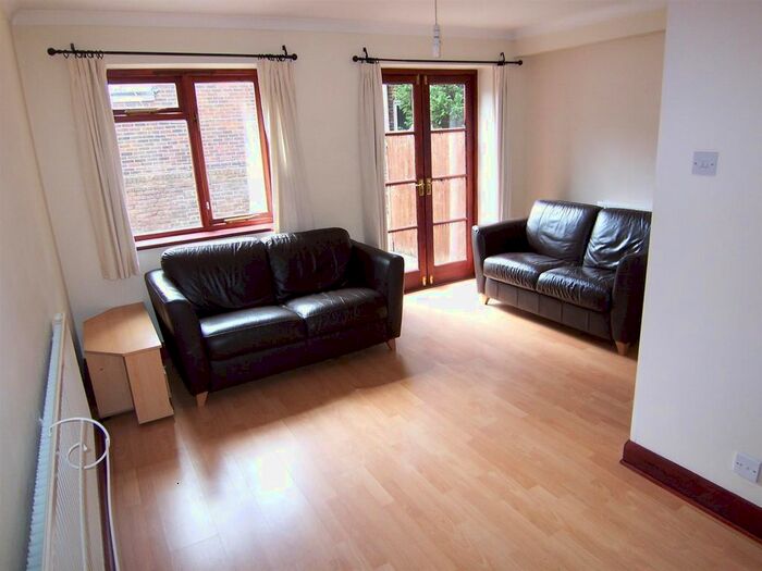 2 Bedroom Property To Rent In Jacaranda Close, New Malden, KT3