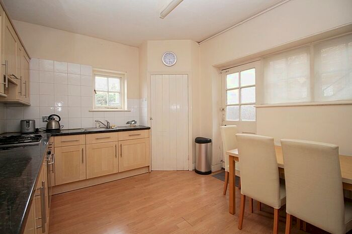 2 Bedroom Flat To Rent In South Ealing Road, Ealing, W5
