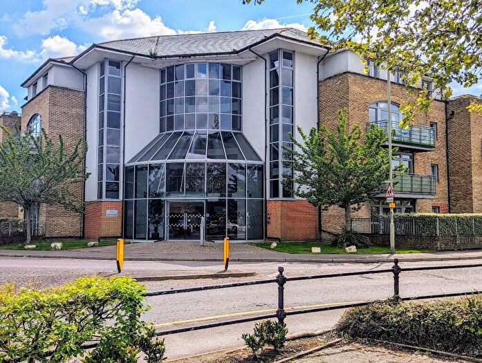 2 Bedroom Flat To Rent In Woolsack Way, Godalming, GU7