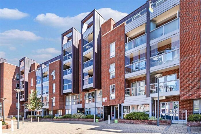 1 Bedroom Flat To Rent In Wilkinson Close, Cricklewood, NW2