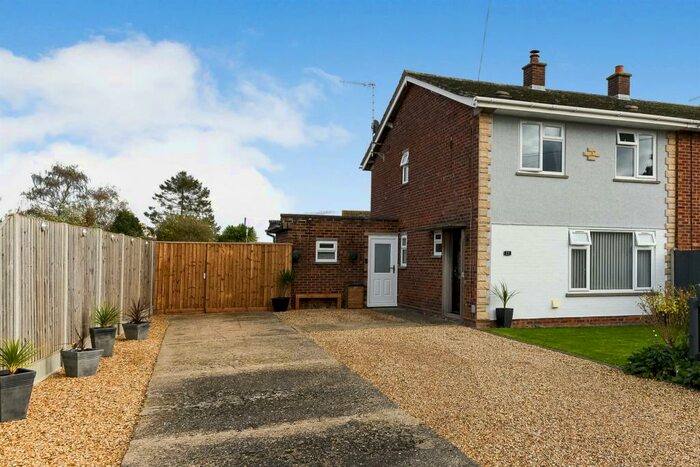 3 Bedroom Semi-Detached House For Sale In Warrens Road, Clenchwarton, King's Lynn, PE34