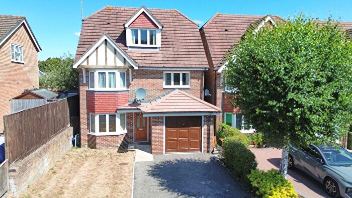 4 Bedroom Detached House For Sale In Luke Road East, Aldershot, GU11