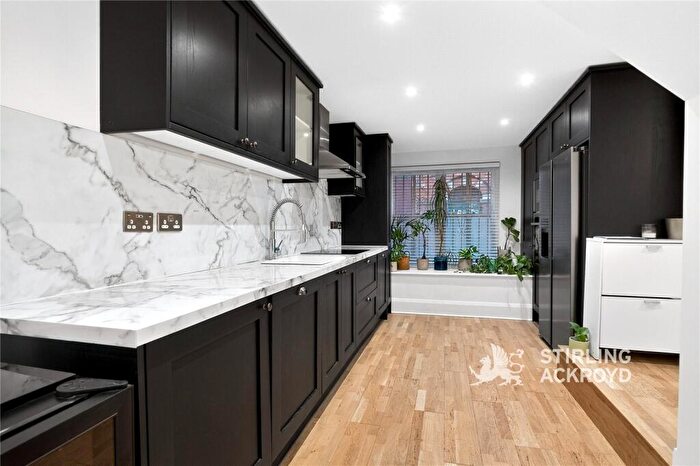 2 Bedroom Apartment To Rent In Wheler Street, Shoreditch, London, E1