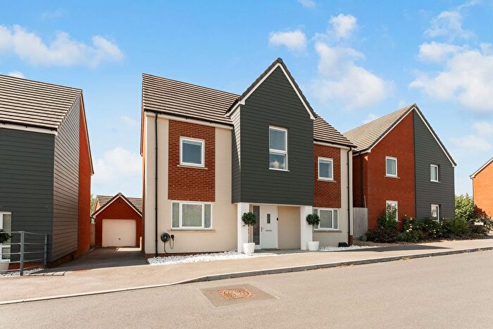 4 Bedroom Detached House For Sale In Hannah Way, Longhedge, Salisbury, SP4