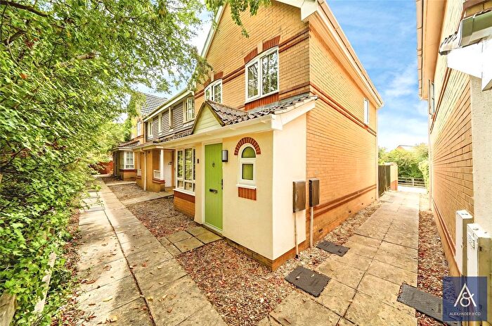 3 Bedroom End Of Terrace House For Sale In Field View, Brackley, Northamptonshire, NN13