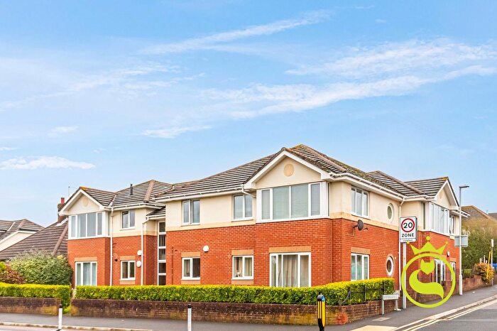 2 Bedroom Flat For Sale In Wimborne Road, Poole, BH15