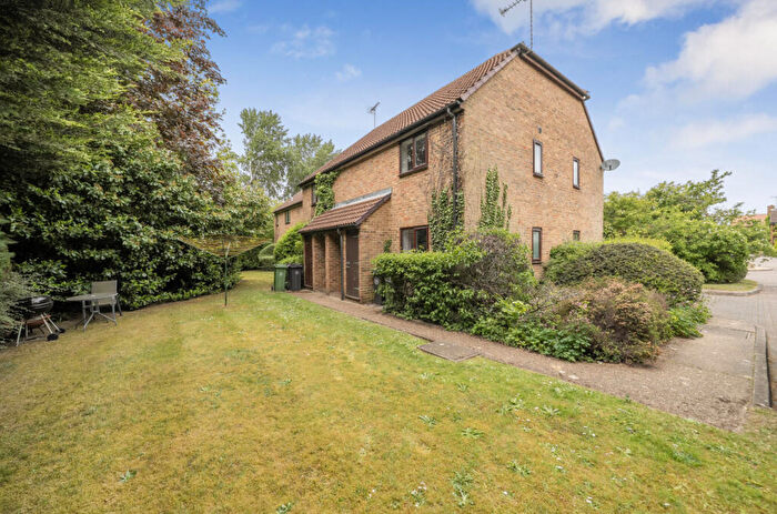 1 Bedroom Maisonette For Sale In Burdock Close, Lightwater, Surrey, GU18