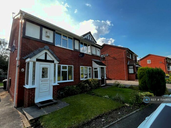 2 Bedroom Semi-Detached House To Rent In St. Georges Road, Bury, BL9