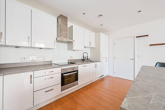 3 Bedroom Flat For Sale In Cavendish Square, Beckton, London, E16