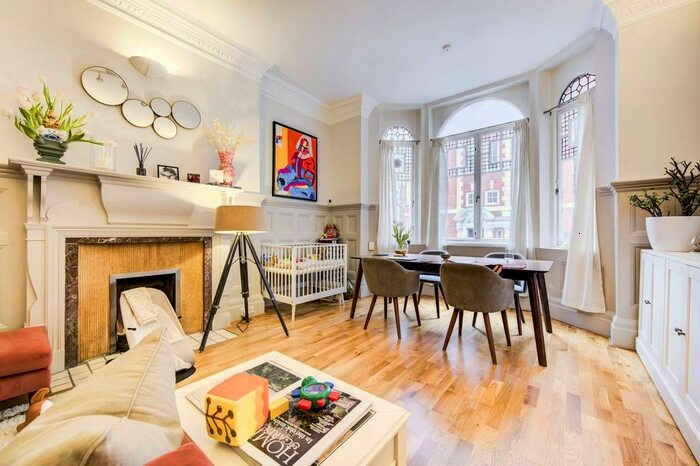 2 Bedroom Flat To Rent In Earls Court Square, Earls Court, London, SW5