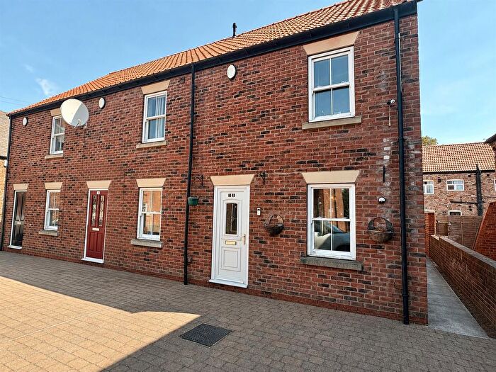 3 Bedroom End Terrace House To Rent In Stonegate, Thorne, DN8