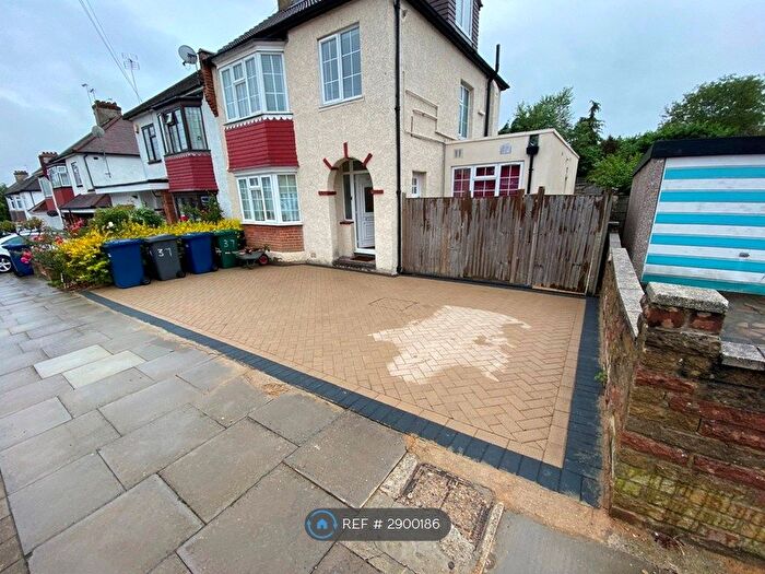 2 Bedroom Maisonette To Rent In Oakleigh Crescent, London, N20