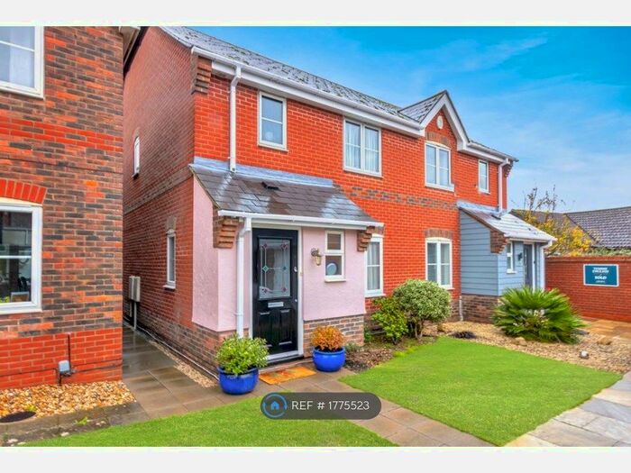 3 Bedroom Semi-Detached House To Rent In Threshers End, Stanway, Colchester, CO3