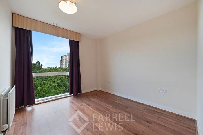 2 Bedroom Flat For Sale In Firestone House, Boston Manor, TW8