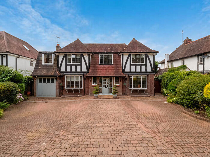 5 Bedroom Detached House For Sale In Park Drive, Harrow Weald, HA3