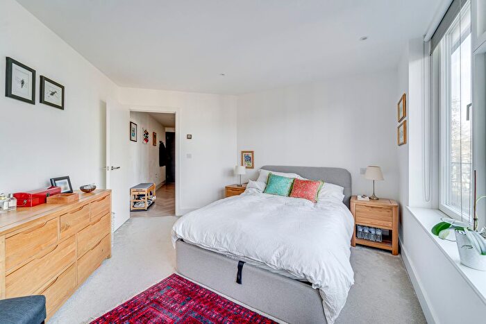 1 Bedroom Flat To Rent In Sterling Way, Islington, London, N7