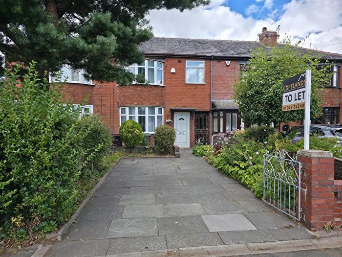 3 Bedroom Town House To Rent In Park Road, Westhoughton, BL5