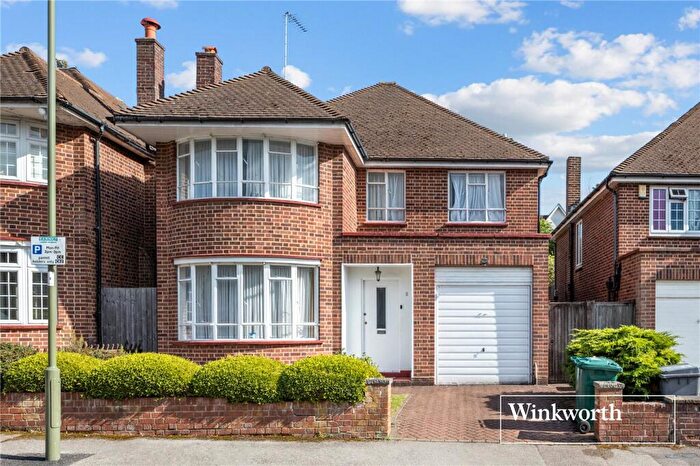4 Bedroom Detached House For Sale In Freston Park, Finchley, London, N3