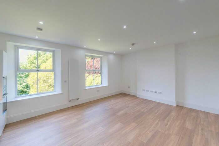2 Bedroom Flat To Rent In Brocco Bank, Sheffield, S11