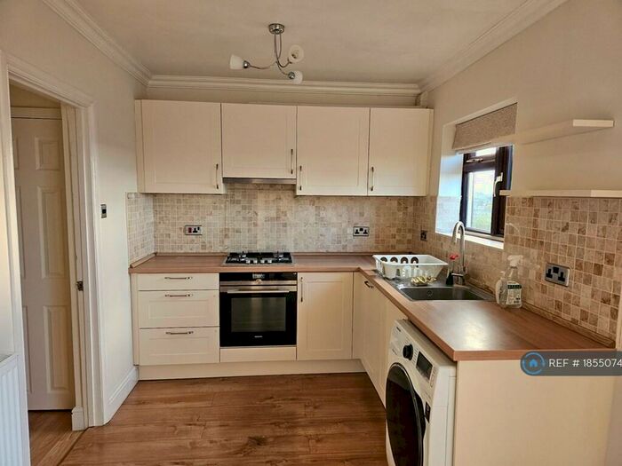 3 Bedroom Terraced House To Rent In Castlewood Drive, London, SE9