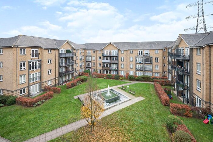 3 Bedroom Flat For Sale In Southwell Close, Chafford Hundred, Grays, RM16