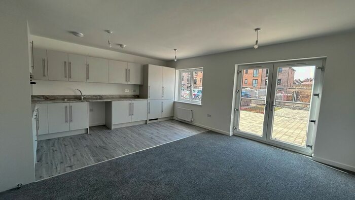 2 Bedroom Flat To Rent In Woodyard Avenue, Chesterfield, Derbyshire, S41