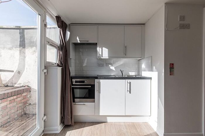 Studio To Rent In Talgarth Road, London, W14