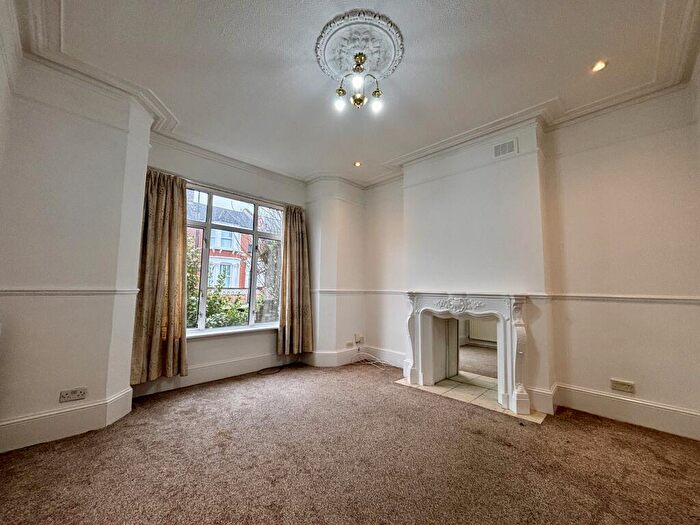 4 Bedroom House To Rent In Ivydale Road, London, SE15