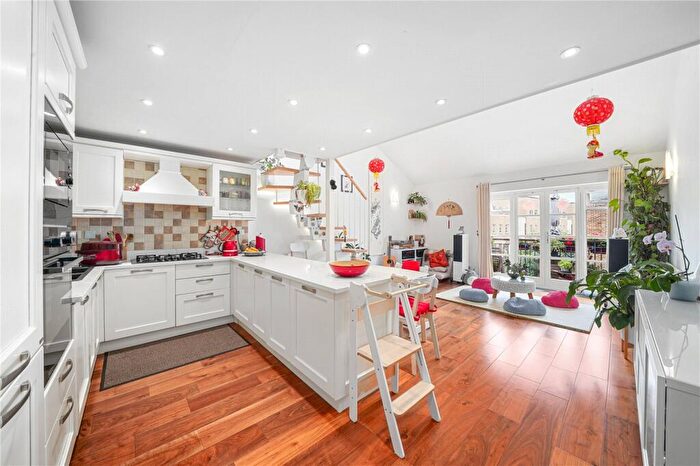 2 Bedroom Apartment For Sale In Conrad House, E14