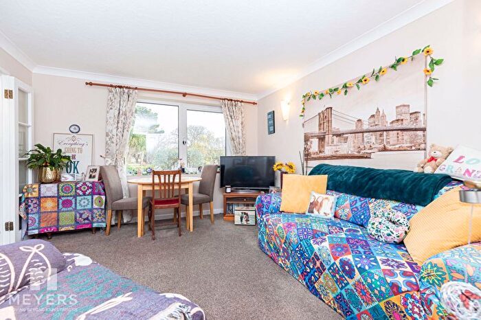 1 Bedroom Flat For Sale In Sea Road, Bournemouth, BH5