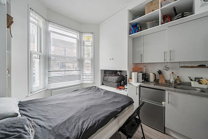 Studio To Rent In Gilmore Road, London, SE13