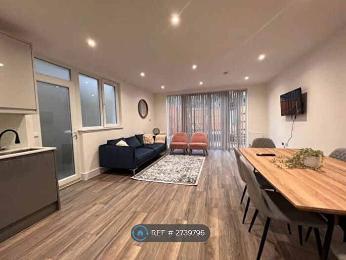 2 Bedroom Flat To Rent In Finchley Lane, London, NW4