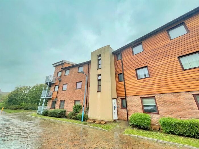 2 Bedroom Flat To Rent In Staverton Grove, Broughton, Milton Keynes, MK10