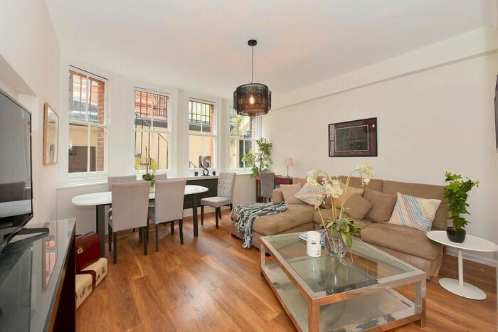 2 Bedroom Flat To Rent In Cadogan Square, Knightsbrige, SW1X