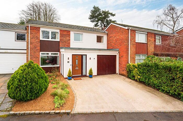 4 Bedroom Link Detached House For Sale In Damer Gardens, Henley-On-Thames, RG9