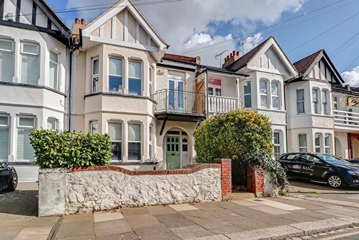 4 Bedroom Terraced House For Sale In Plas Newydd, Thorpe Bay, SS1