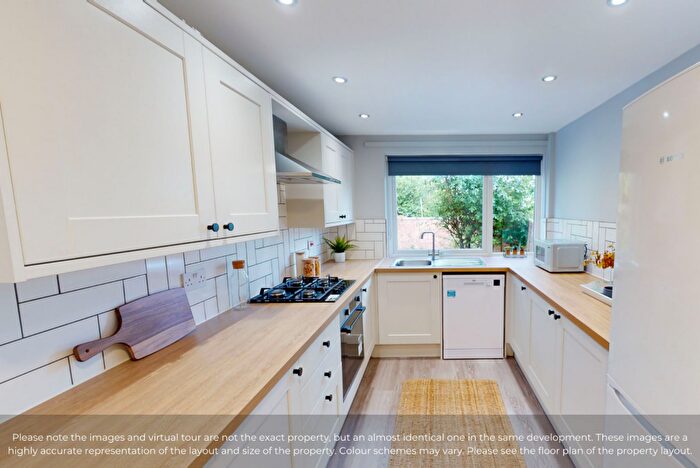 4 Bedroom House To Rent In Lebanon Close, EX4