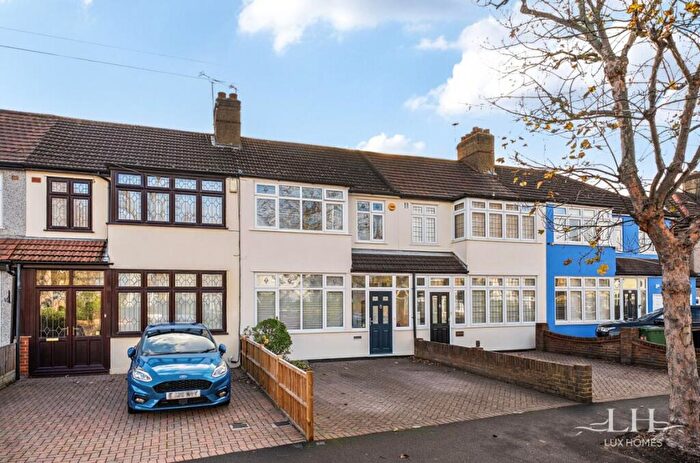 3 Bedroom Terraced House For Sale In Milton Avenue, Hornchurch, RM12