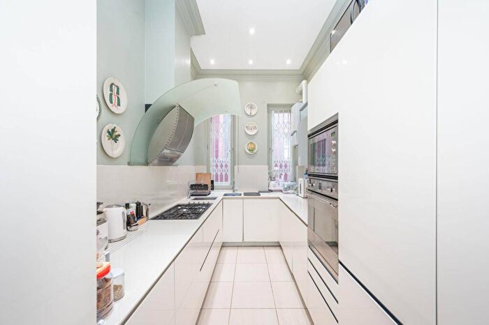 2 Bedroom Flat For Sale In Grosvenor House, Hampstead, London, NW3