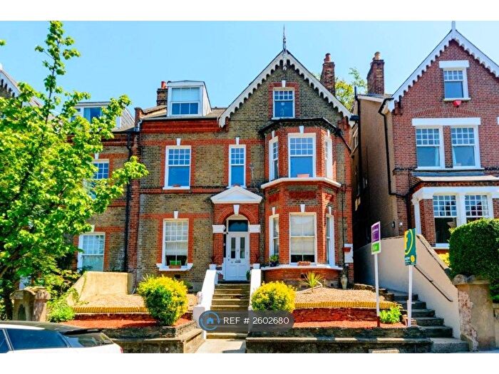 3 Bedroom Flat To Rent In Foyle Road, London, SE3