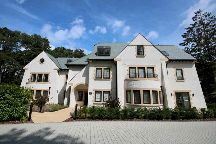 2 Bedroom Flat To Rent In Golf Links Road, Ferndown, BH22