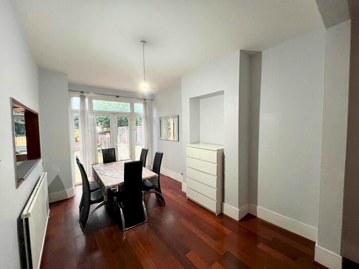 3 Bedroom Detached House To Rent In Lyndhurst Road, London, N22