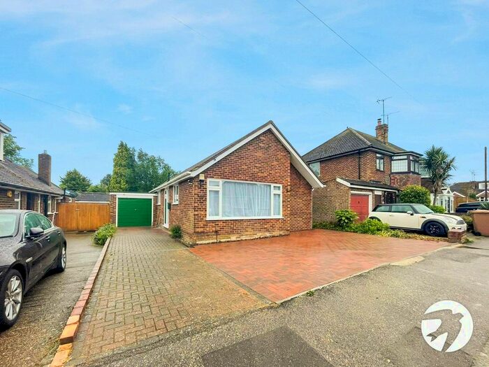 3 Bedroom Bungalow To Rent In Roseleigh Road, Sittingbourne, Kent, ME10