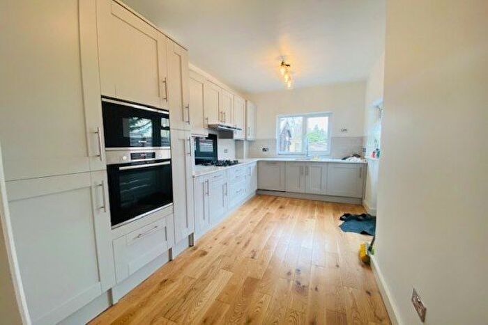 1 Bedroom Property To Rent In Trinity Avenue, Enfield, EN1